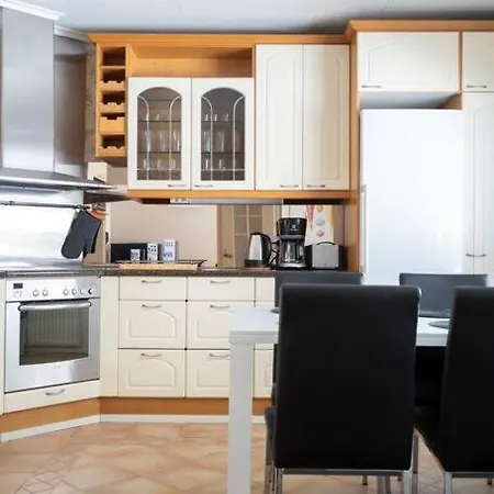 Spacious House Near Santapark